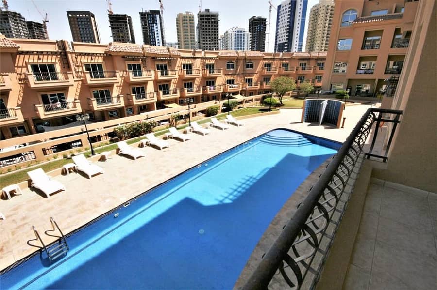 8 Spacious 2 BR Apartment with close Kitchen I Pool View