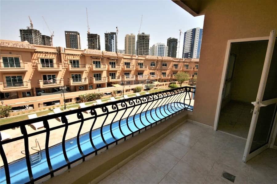 10 Spacious 2 BR Apartment with close Kitchen I Pool View