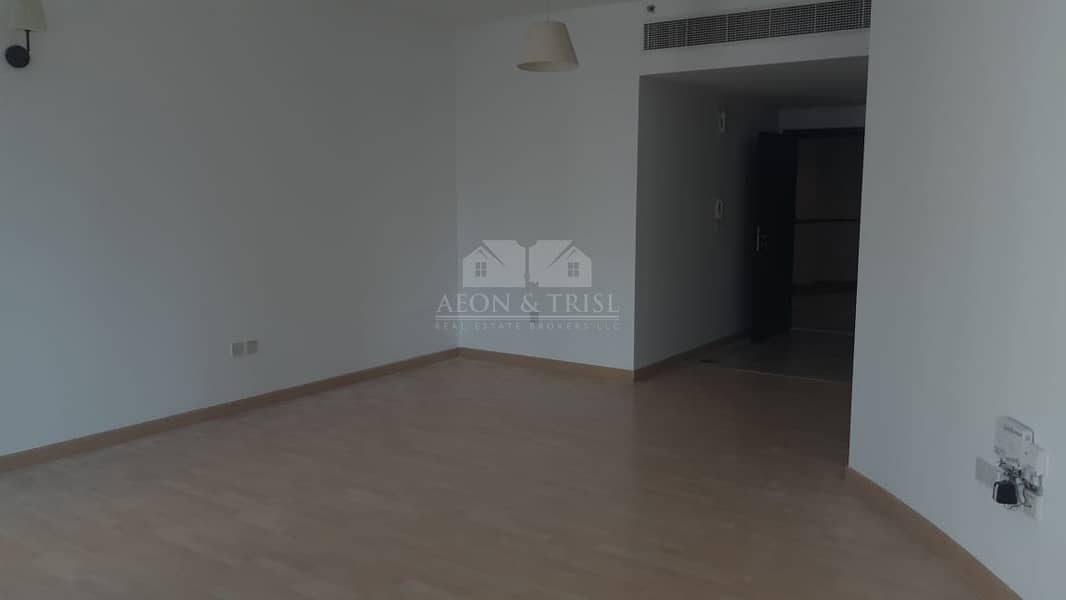 8 Elegant 2 BR | Bright & Vacant unit | Dubai Marina