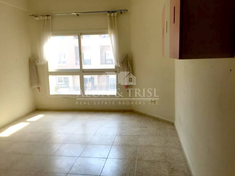 10 Spacious 2 BR Apartment with Open Kitchen I Pool View