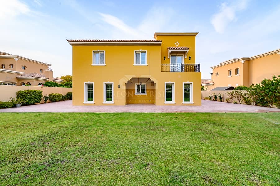 11 4 Bedroom Villa with Landscaped Garden