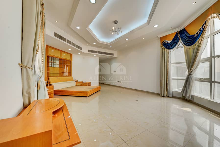 16 000 sq. ft Plot | Luxury Villa