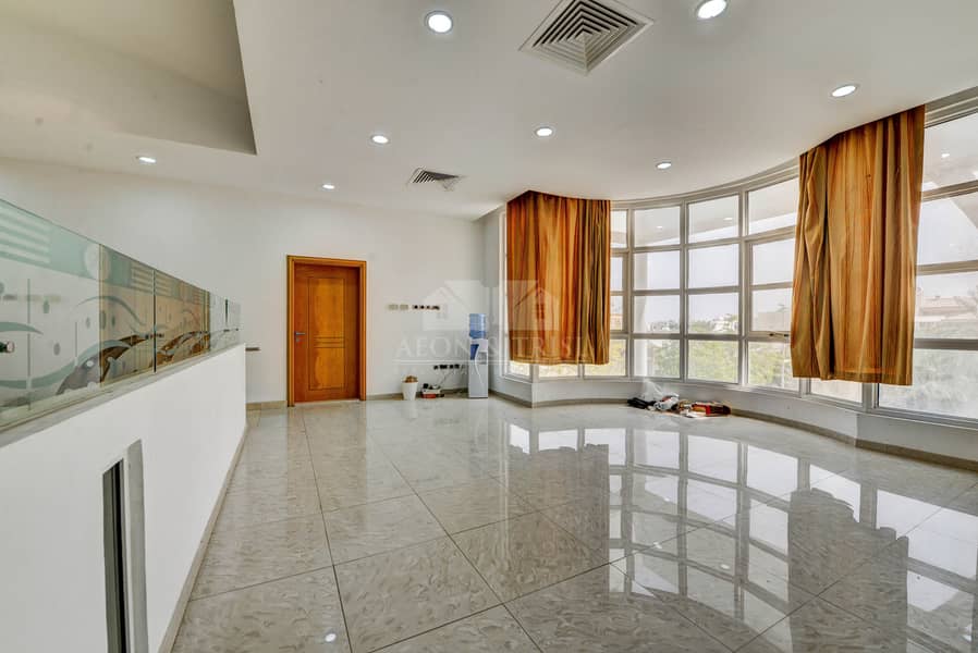 48 000 sq. ft Plot | Luxury Villa