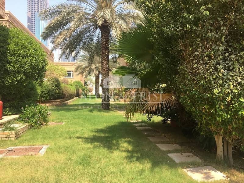 21 Huge 4 Bed | Exquisite unit | With Courtyard | Barsha 1