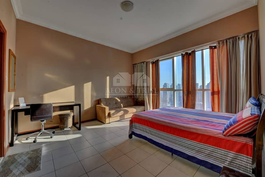 21 Newly furnished a huge spacious layout High End 2 Bedroom | Balcony | Private Parking