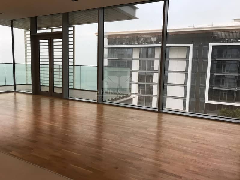 Stunning 3 BR Apartment I Sea View I Great Location