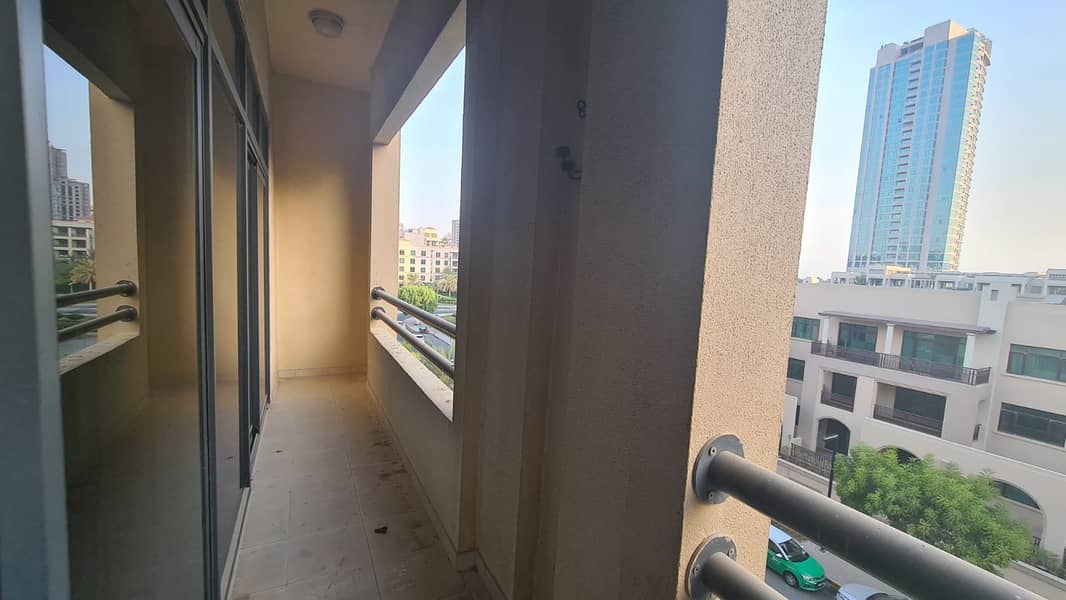 4 Full furnished 1 BR + Study | Rented | Road view