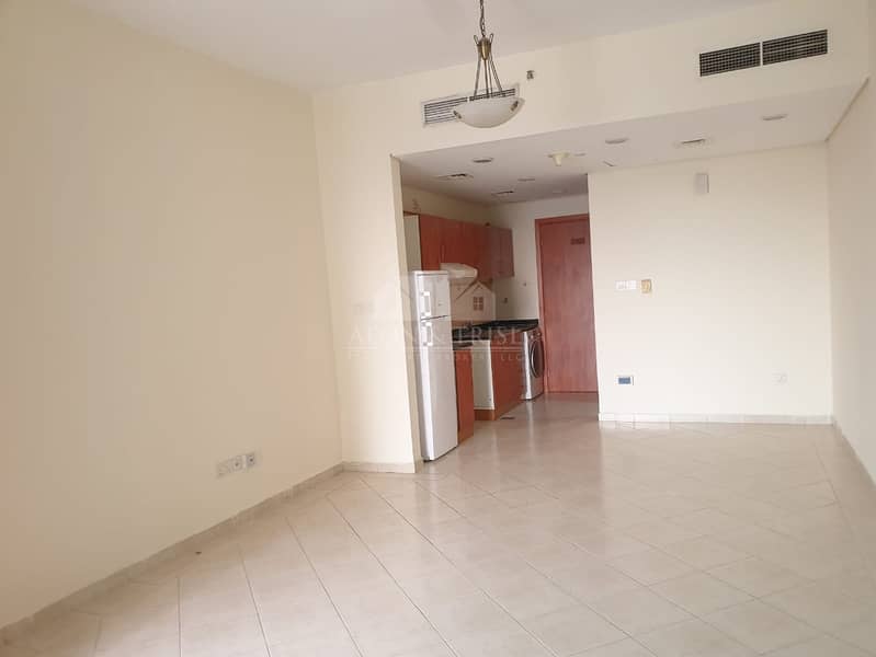 4 Well Maintained Studio Apartment / Lake View