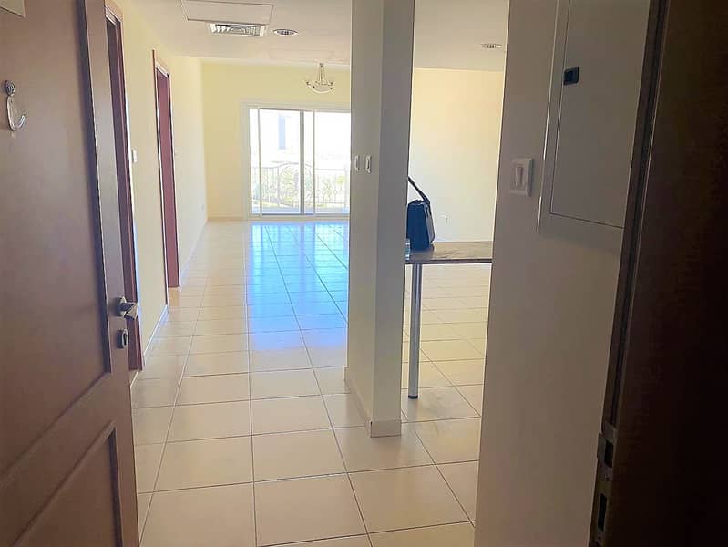 2 Well Maintained 1 BR | Balcony I Great Location