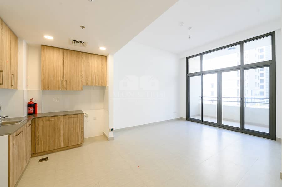 5 Brand new apartment on the park with garden and pool