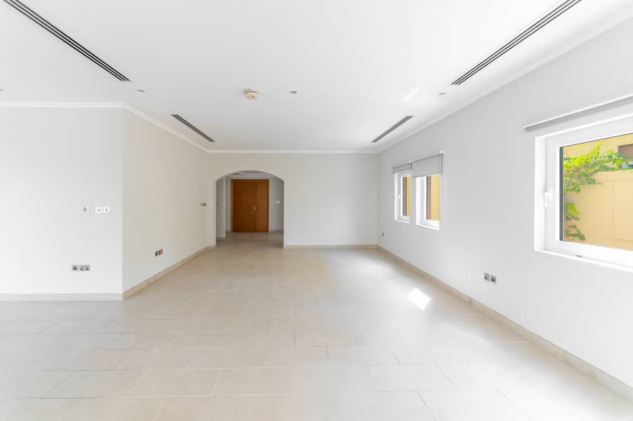 5 Jumeirah Park. Large Regional 3 Bedroom Plus Maid