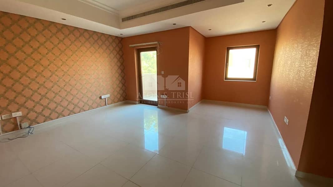 2 Spacious 5 Bedroom Villa plus living I Dubai Style