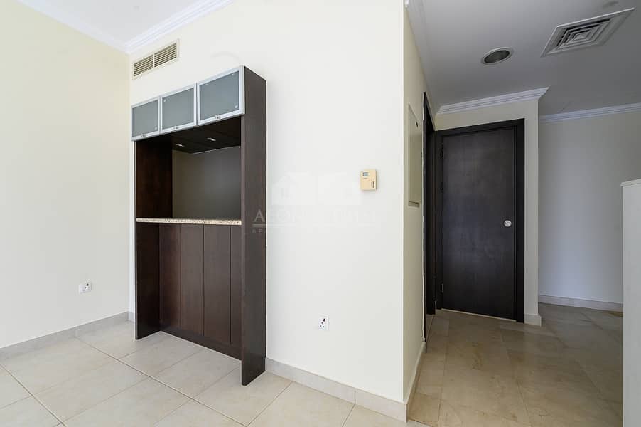 5 Marina View I 1 Bedroom Apartment with Built-in Appliances