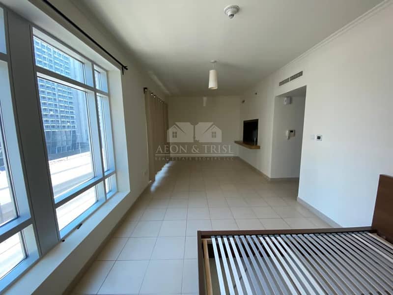 9 Elegant Studio | Unfurnished and Bright | Burj Views