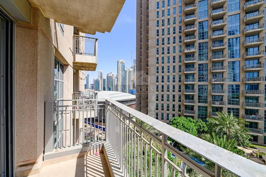 2 Standpoint B Vacant 1 bed room Stunning pool view