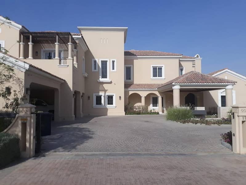 Well Maintained 6 Bedroom Villa plus maids