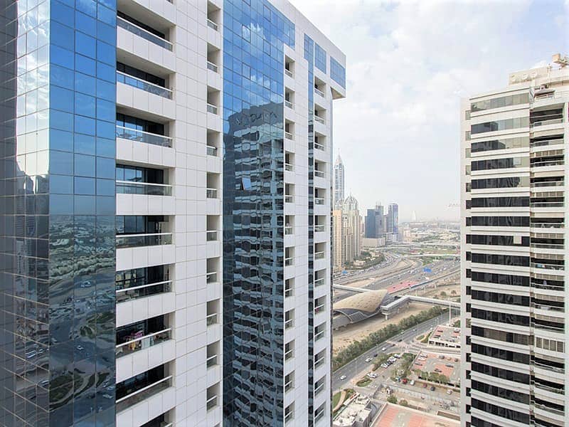 Fully Furnished 3 beds | 2 Parkings | Dubai Gate 1