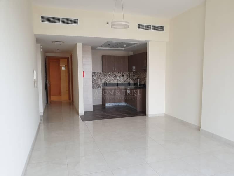 Brand new Spacious 1 bed with Balcony & Study