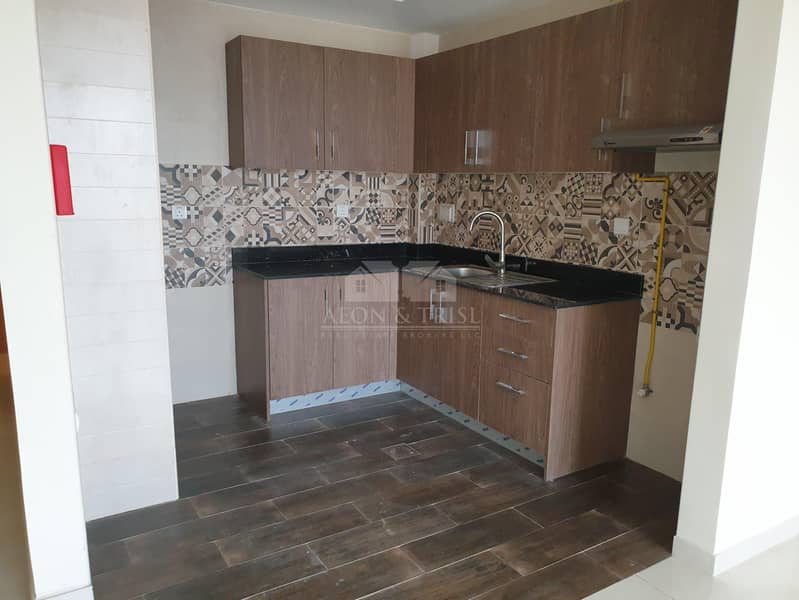 8 Brand new Spacious 1 bed with Balcony & Study