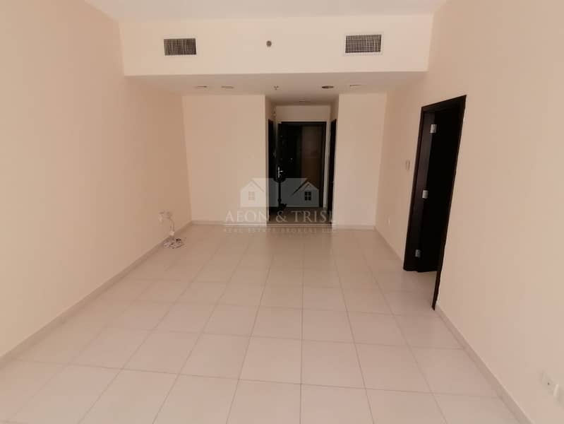 1 month free specious 1BR huge balcony