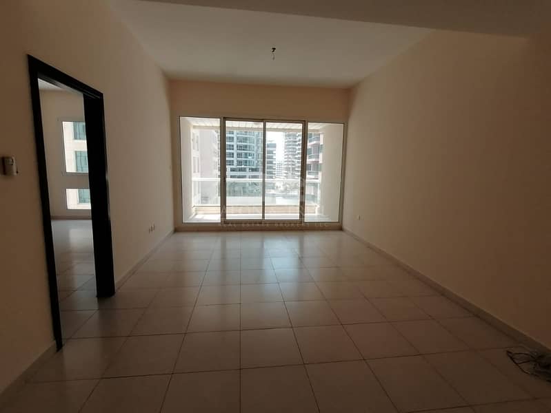 4 1 month free specious 1BR huge balcony