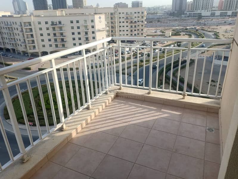 6 Huge 1 bedroom with store and balcony