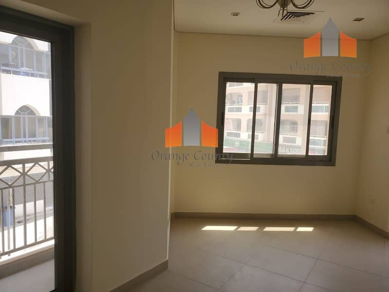 BEAUTIFUL STUDIO WITH BALCONY AT CONVENIENT PRICE.