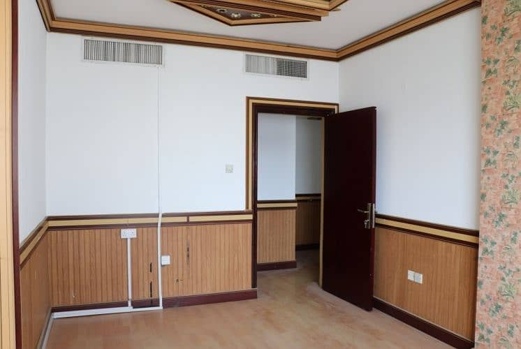 8 FITTED OFFICE | SPACIOUS |1 MONTH FREE