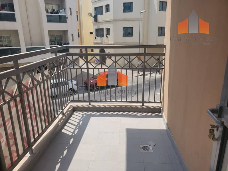 8 BEAUTIFUL STUDIO WITH BALCONY AT CONVENIENT PRICE.