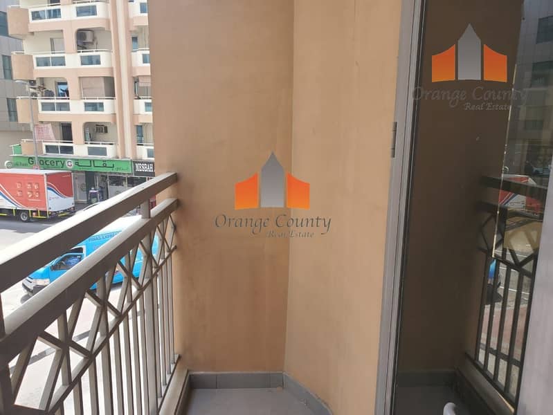 9 BEAUTIFUL STUDIO WITH BALCONY AT CONVENIENT PRICE.