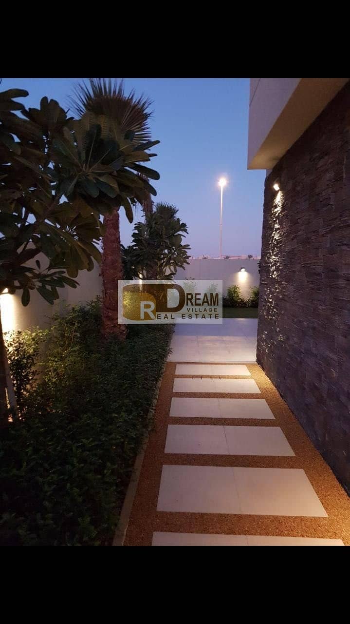 13 Own furnished villa of Paramount in 20%