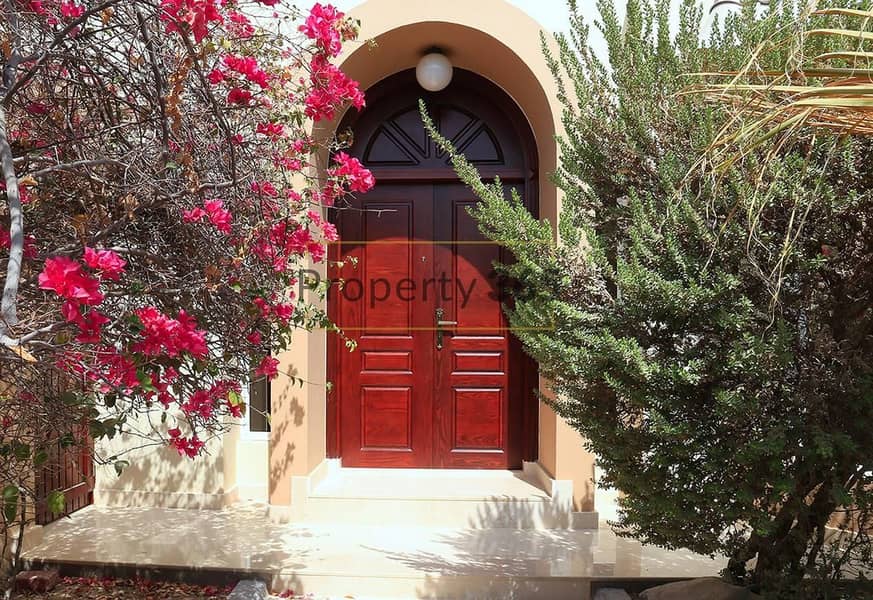 Bright Compound Villa / 3 Bedrooms / Private Garden