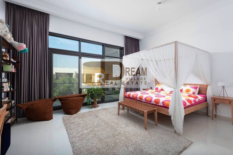 6 Luxurious5 bedroom villa plus maid room with huge plot !! (WAIT YOU )