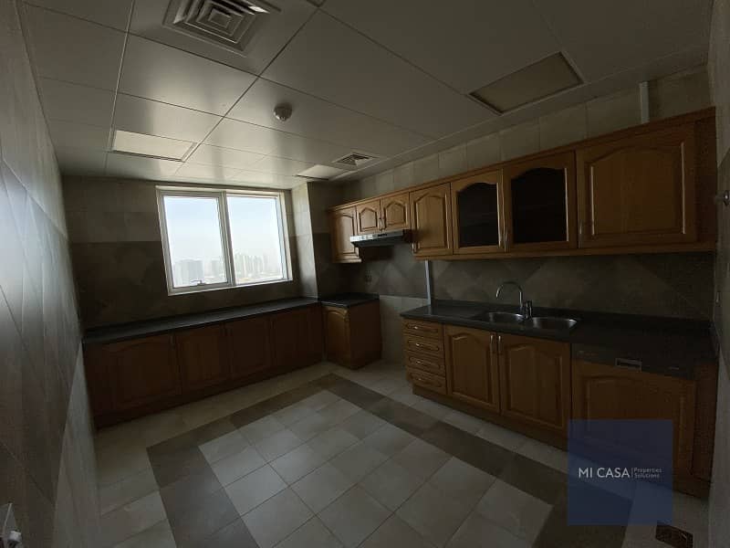 20 Sea view 3BR apartment! | Maid's room and balcony