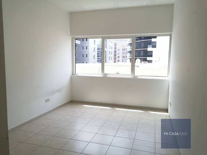 3 Spacious and well maintained + maid's room