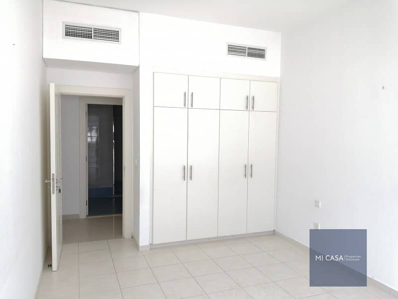 4 Spacious and well maintained + maid's room