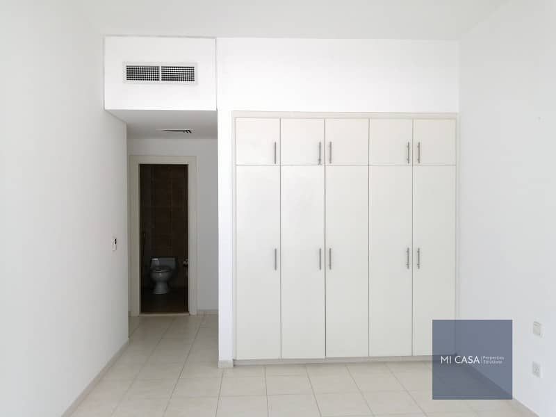5 Spacious and well maintained + maid's room