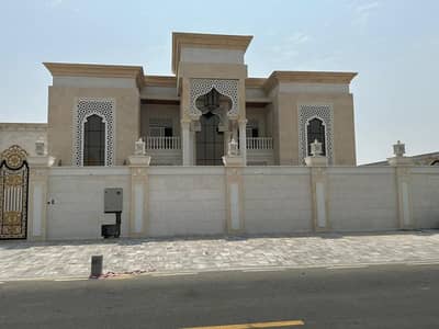 5 Bedroom Villa for Sale in Hoshi, Sharjah - For sale villa in Al-Hoshi very luxurious , new first inhabitant . great location main Street . Super Deluxe finishing
