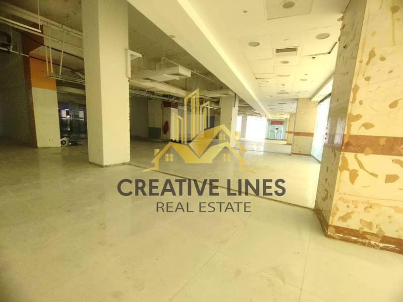 Very luxurious Showroom with central Ac Good and Hot location 5500 seqft area in Al Karama rent 660k Very luxurious Showroom with central Ac Good and Hot location 5500 seqft area in Al Karama rent 660k