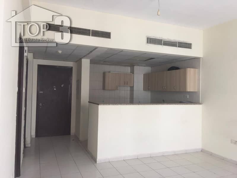 غير مفروشة غرفة نوم واحدة بدون شرفة في مبنى K-Bldg طراز اليونان. غير مفروشة غرفة نوم واحدة بدون شرفة في مبنى K-Bldg طراز اليونان.