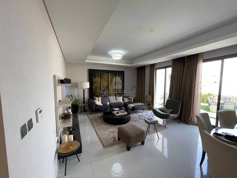 luxury 5bd villa with maid room instalment 10years