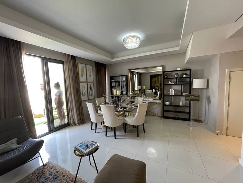 2 luxury 5bd villa with maid room instalment 10years