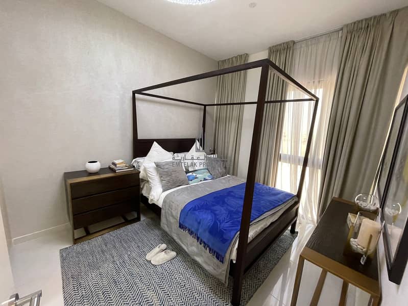 6 luxury 5bd villa with maid room instalment 10years