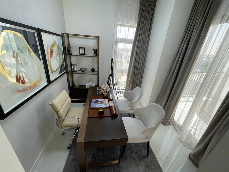 7 luxury 5bd villa with maid room instalment 10years