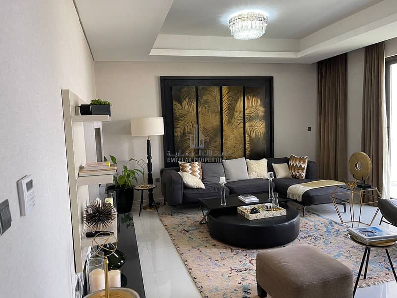 15 luxury 5bd villa with maid room instalment 10years