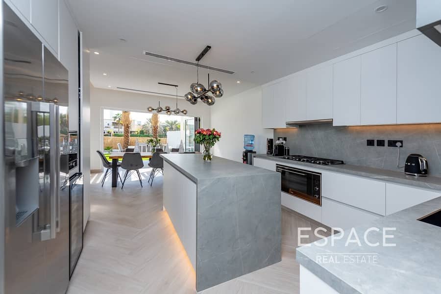 Vacant | Upgraded | Lake View | Must See Vacant | Upgraded | Lake View | Must See