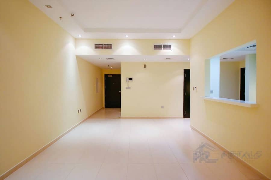 FULLY FURNISHED | HIGH FLOOR | CLOSE TO BEACH |
