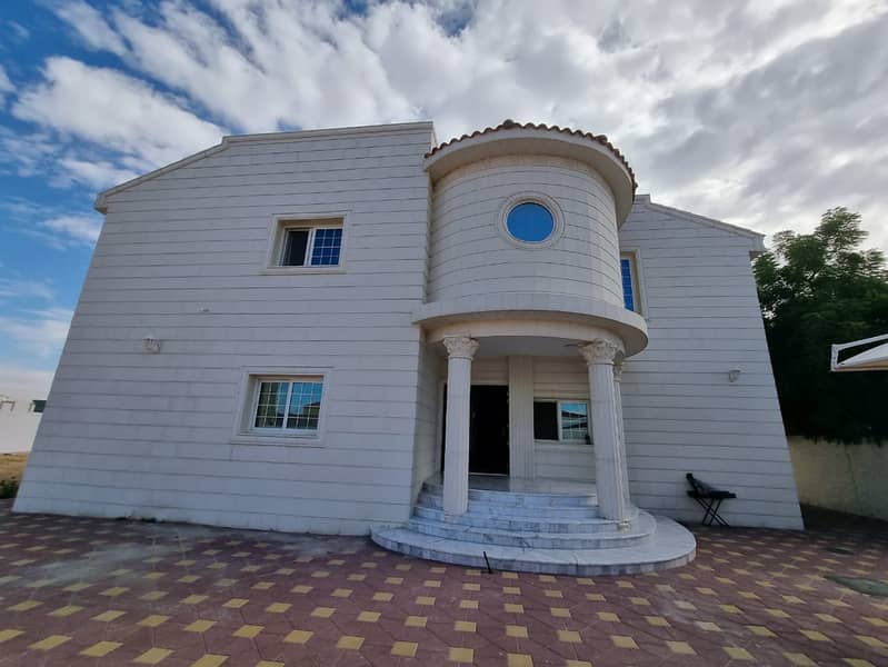 For sale a luxurious modern villa with central air conditioning, 7 years old, in Al Rahmaniyah