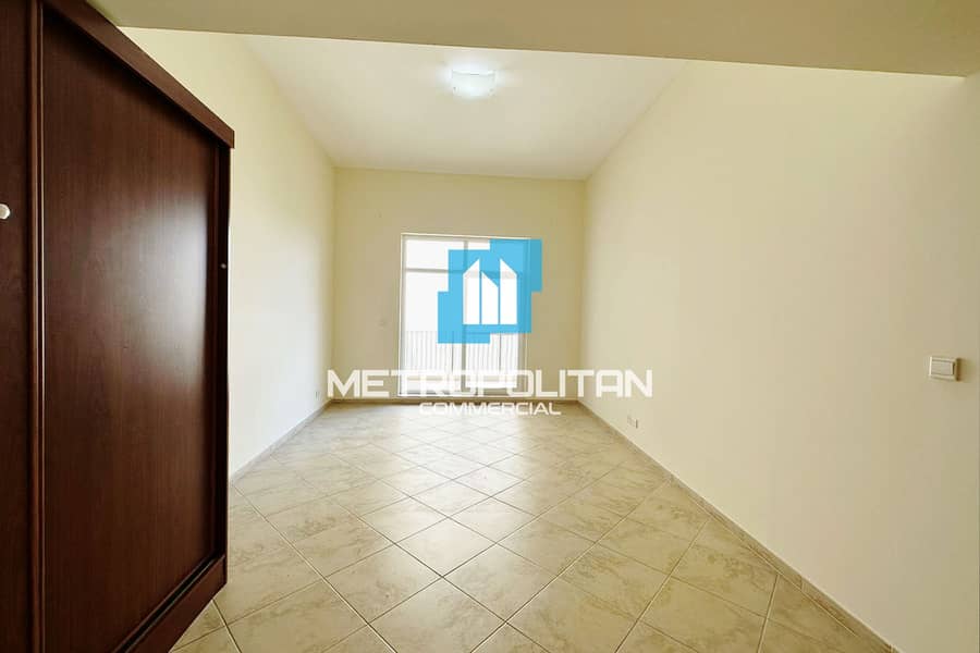 The larger layout with extra room and 2 balconies The larger layout with extra room and 2 balconies