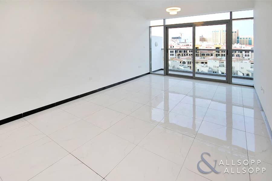 Stunning 1 Bed | Pool View | Next To Mall